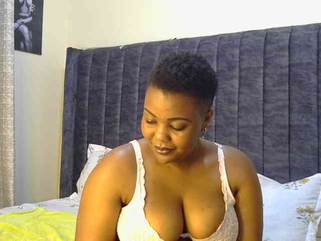 thick-sexxy-moma webcam