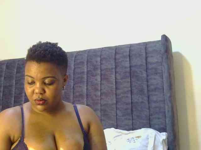 thick-sexxy-moma webcam