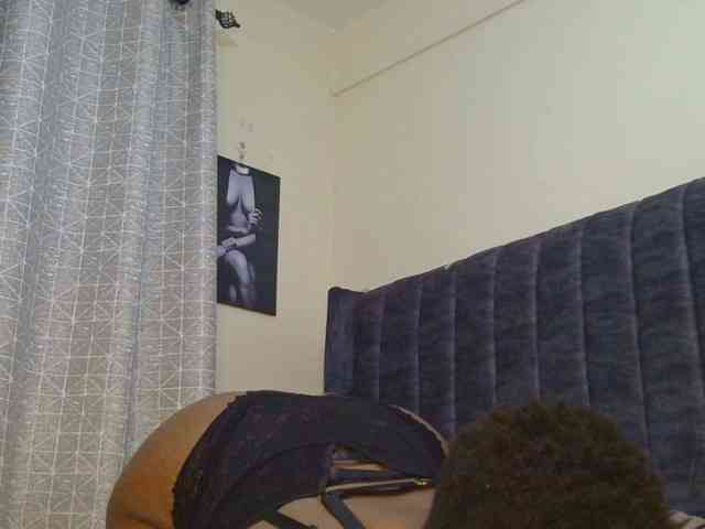 thick-sexxy-moma webcam