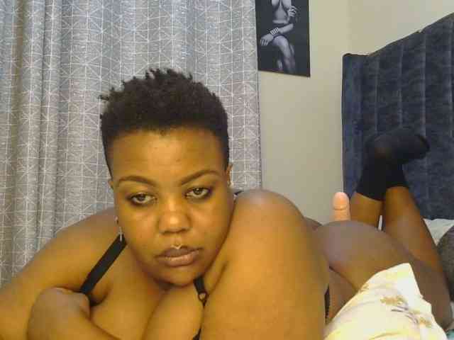 thick-sexxy-moma webcam