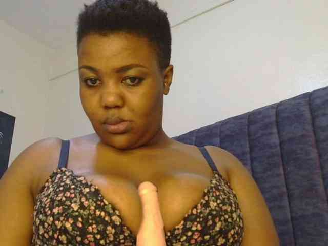 thick-sexxy-moma webcam