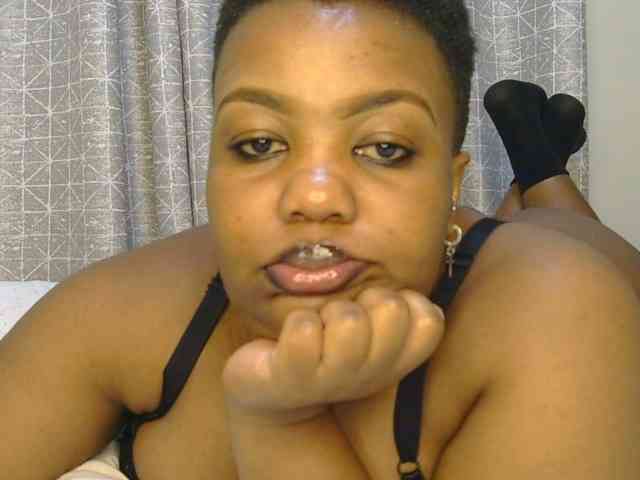 thick-sexxy-moma webcam