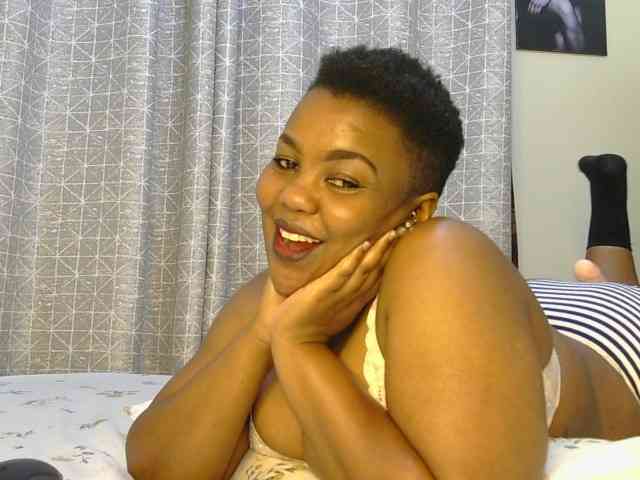 thick-sexxy-moma webcam