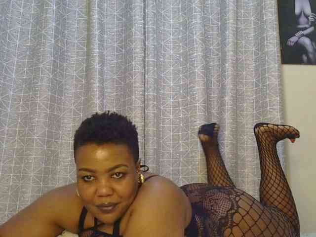 thick-sexxy-moma webcam
