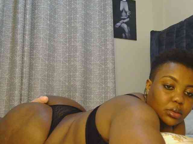 thick-sexxy-moma webcam