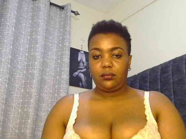 thick-sexxy-moma webcam