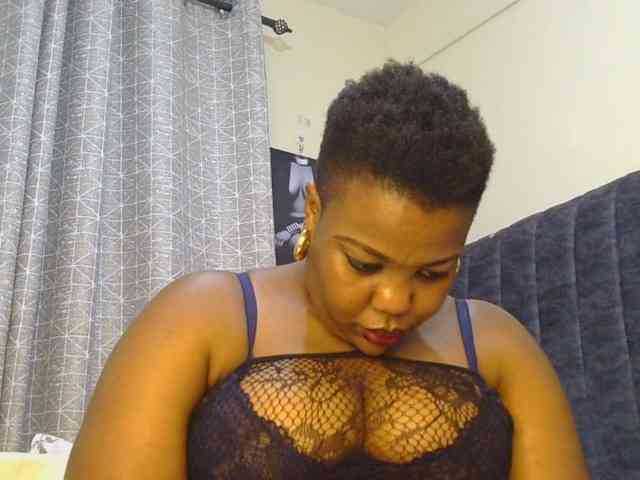 thick-sexxy-moma webcam
