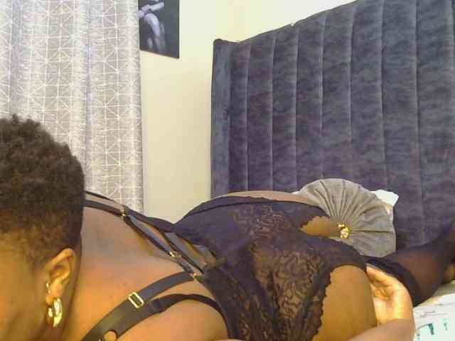 thick-sexxy-moma webcam