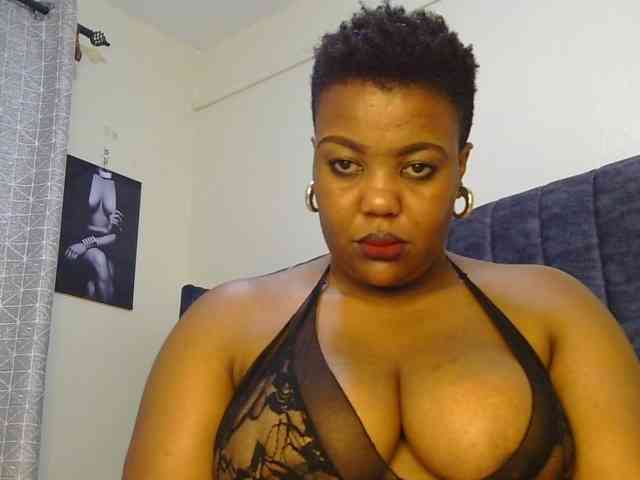thick-sexxy-moma webcam
