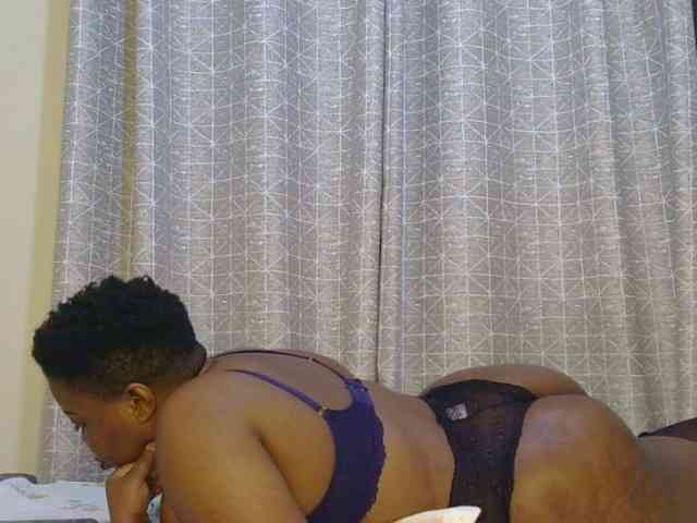 thick-sexxy-moma webcam