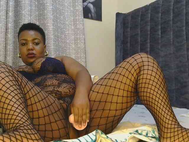 thick-sexxy-moma webcam