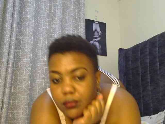 thick-sexxy-moma webcam