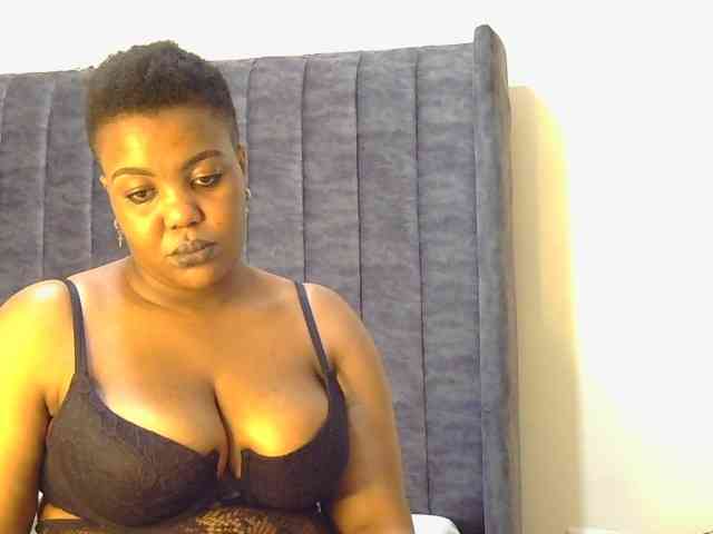 thick-sexxy-moma webcam