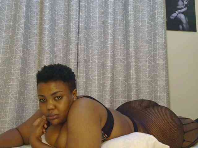 thick-sexxy-moma webcam
