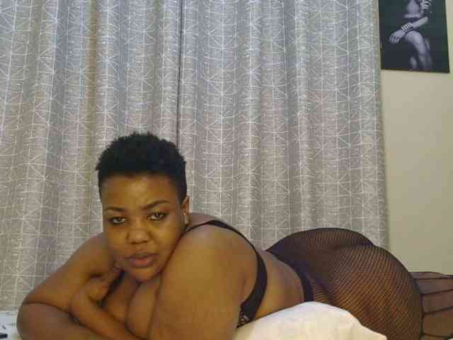 thick-sexxy-moma webcam