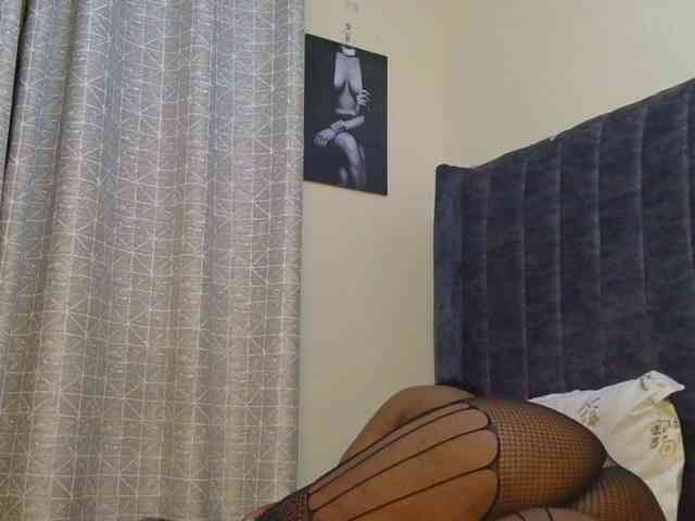 thick-sexxy-moma webcam