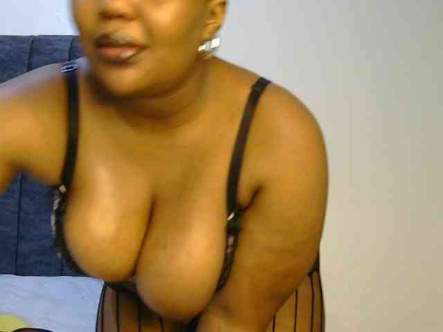 thick-sexxy-moma webcam