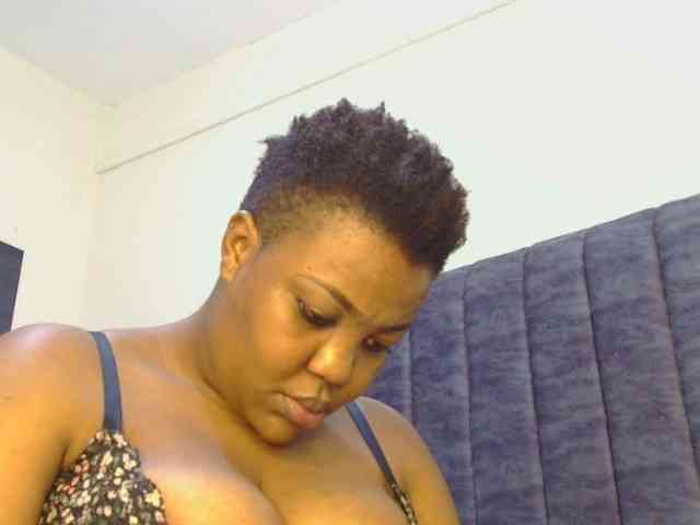 thick-sexxy-moma webcam