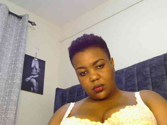 thick-sexxy-moma webcam