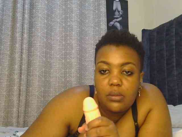 thick-sexxy-moma webcam