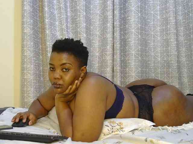 thick-sexxy-moma webcam