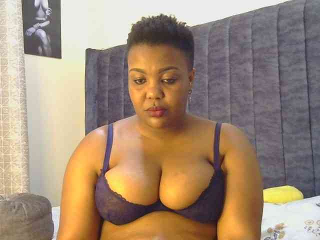 thick-sexxy-moma webcam