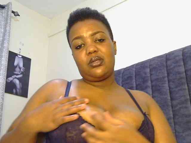 thick-sexxy-moma webcam