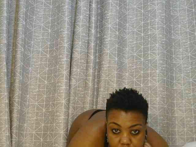 thick-sexxy-moma webcam