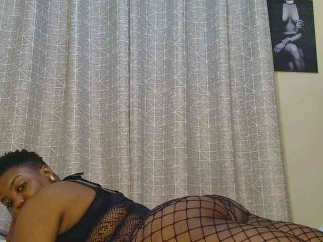 thick-sexxy-moma webcam