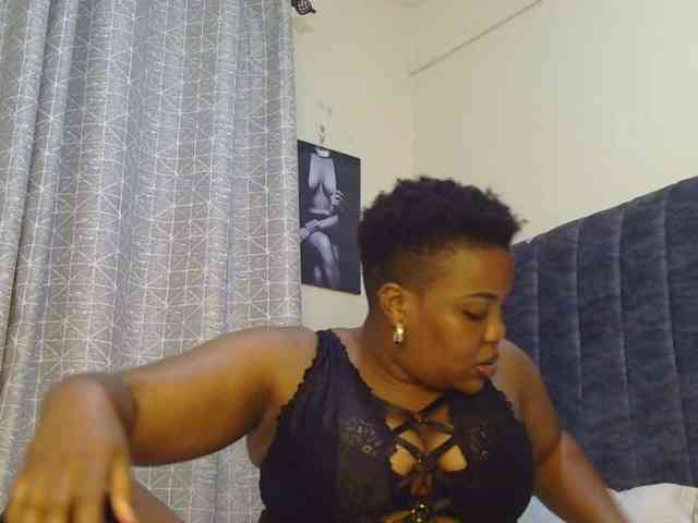 thick-sexxy-moma webcam