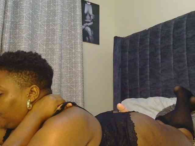 thick-sexxy-moma webcam