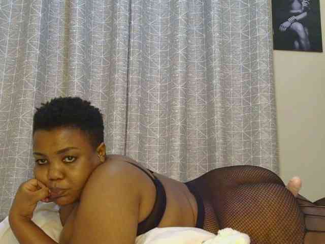 thick-sexxy-moma webcam