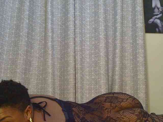 thick-sexxy-moma webcam