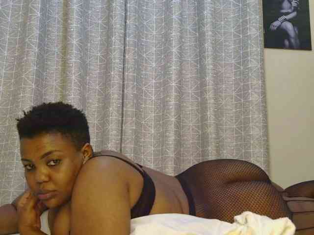 thick-sexxy-moma webcam