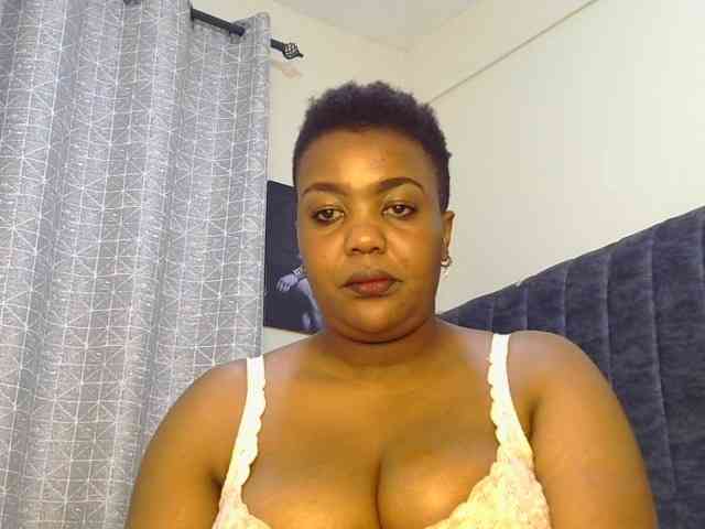 thick-sexxy-moma webcam