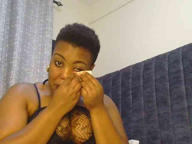 thick-sexxy-moma webcam