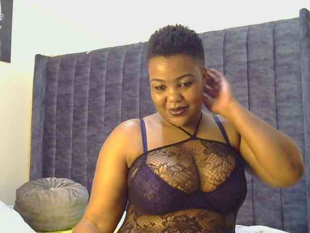 thick-sexxy-moma webcam