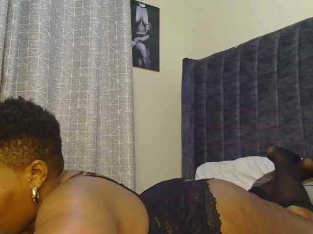 thick-sexxy-moma webcam