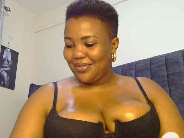 thick-sexxy-moma webcam