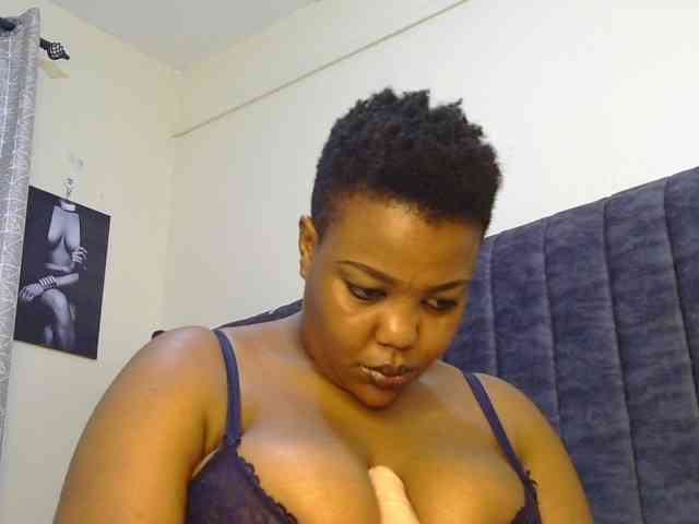 thick-sexxy-moma webcam