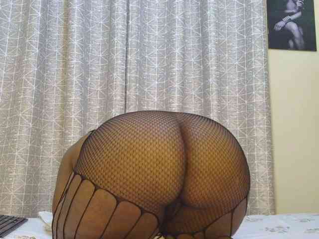 thick-sexxy-moma webcam