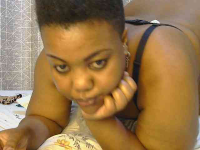 thick-sexxy-moma webcam