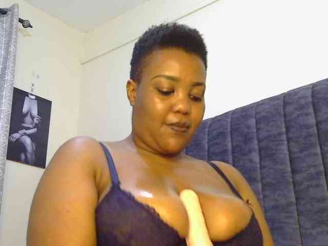 thick-sexxy-moma webcam