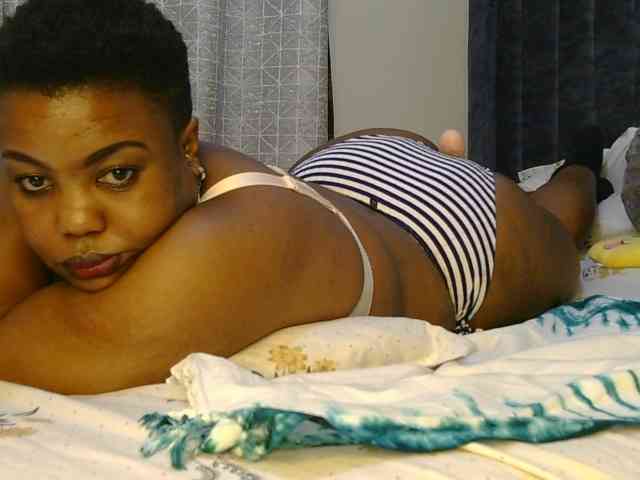 thick-sexxy-moma webcam