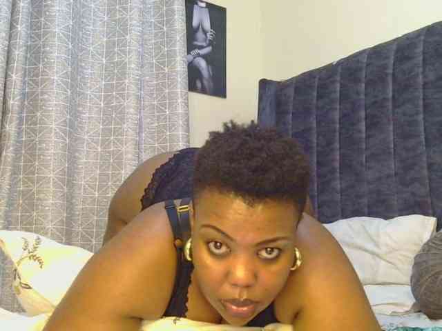 thick-sexxy-moma webcam