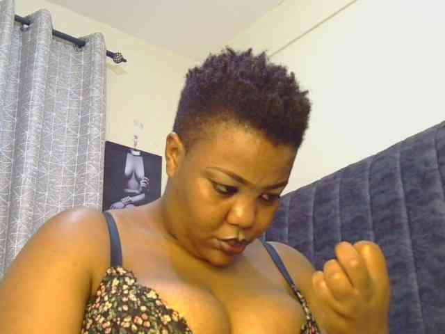 thick-sexxy-moma webcam