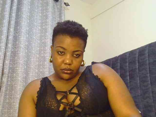thick-sexxy-moma webcam