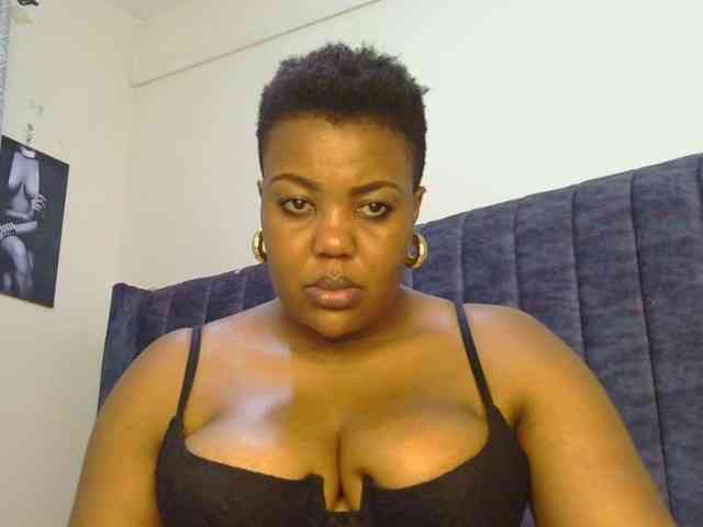 thick-sexxy-moma webcam