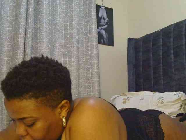 thick-sexxy-moma webcam