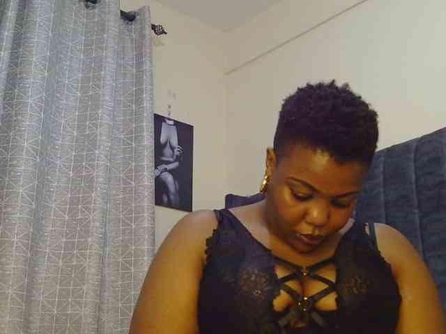 thick-sexxy-moma webcam